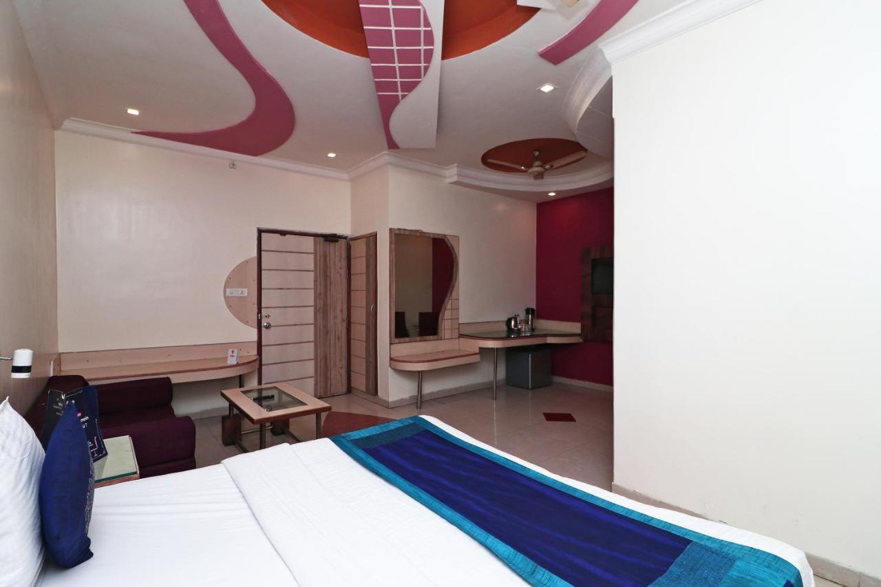 Hotel Deep Kanpur Esterno foto