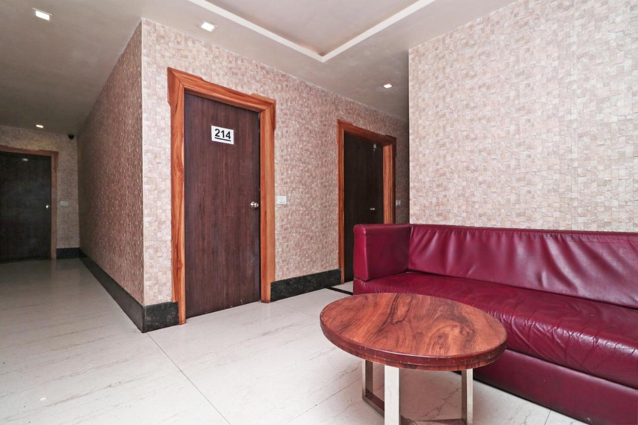 Hotel Deep Kanpur Esterno foto