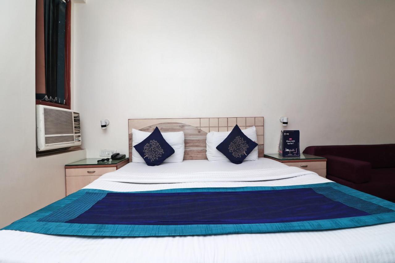 Hotel Deep Kanpur Esterno foto