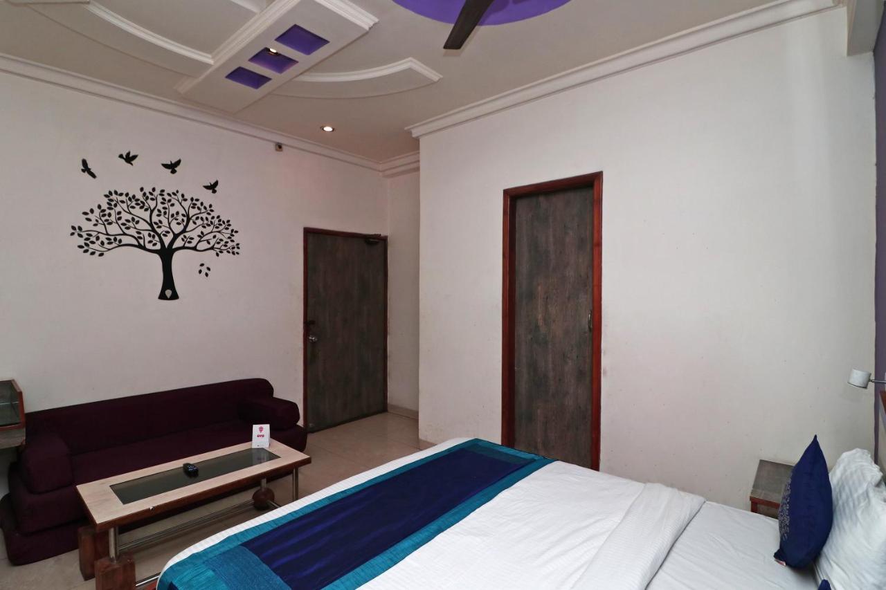 Hotel Deep Kanpur Esterno foto