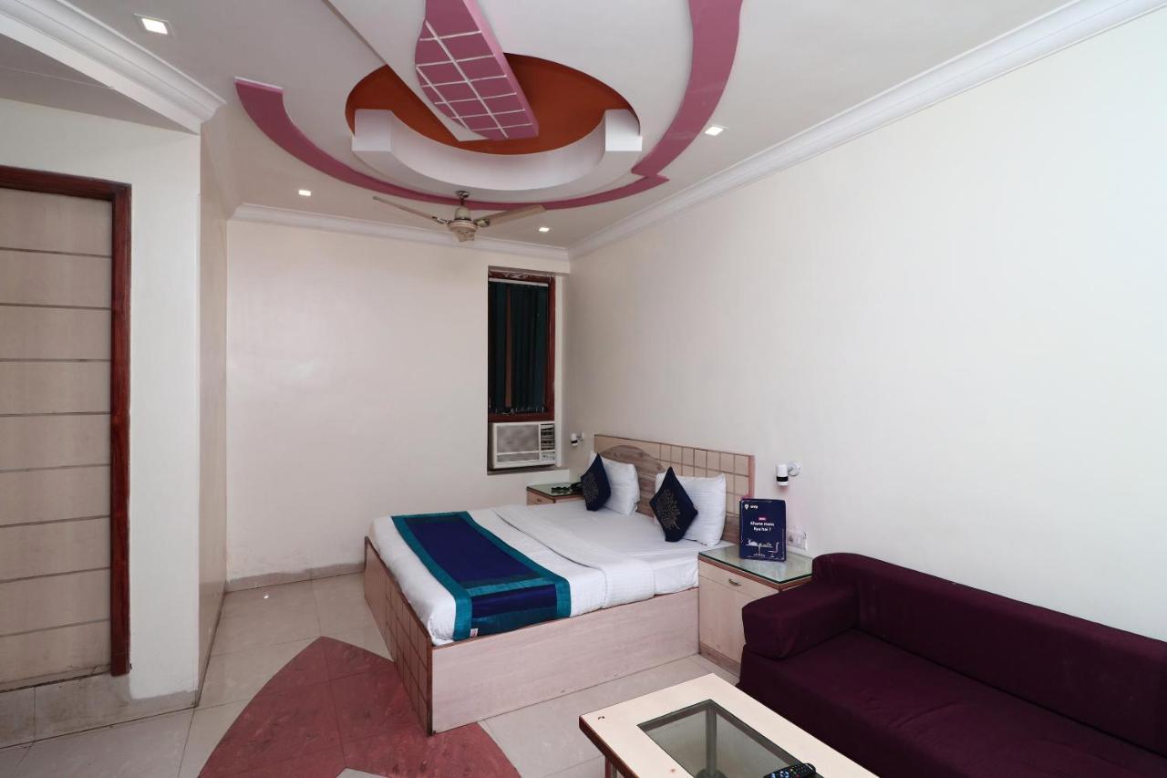 Hotel Deep Kanpur Esterno foto