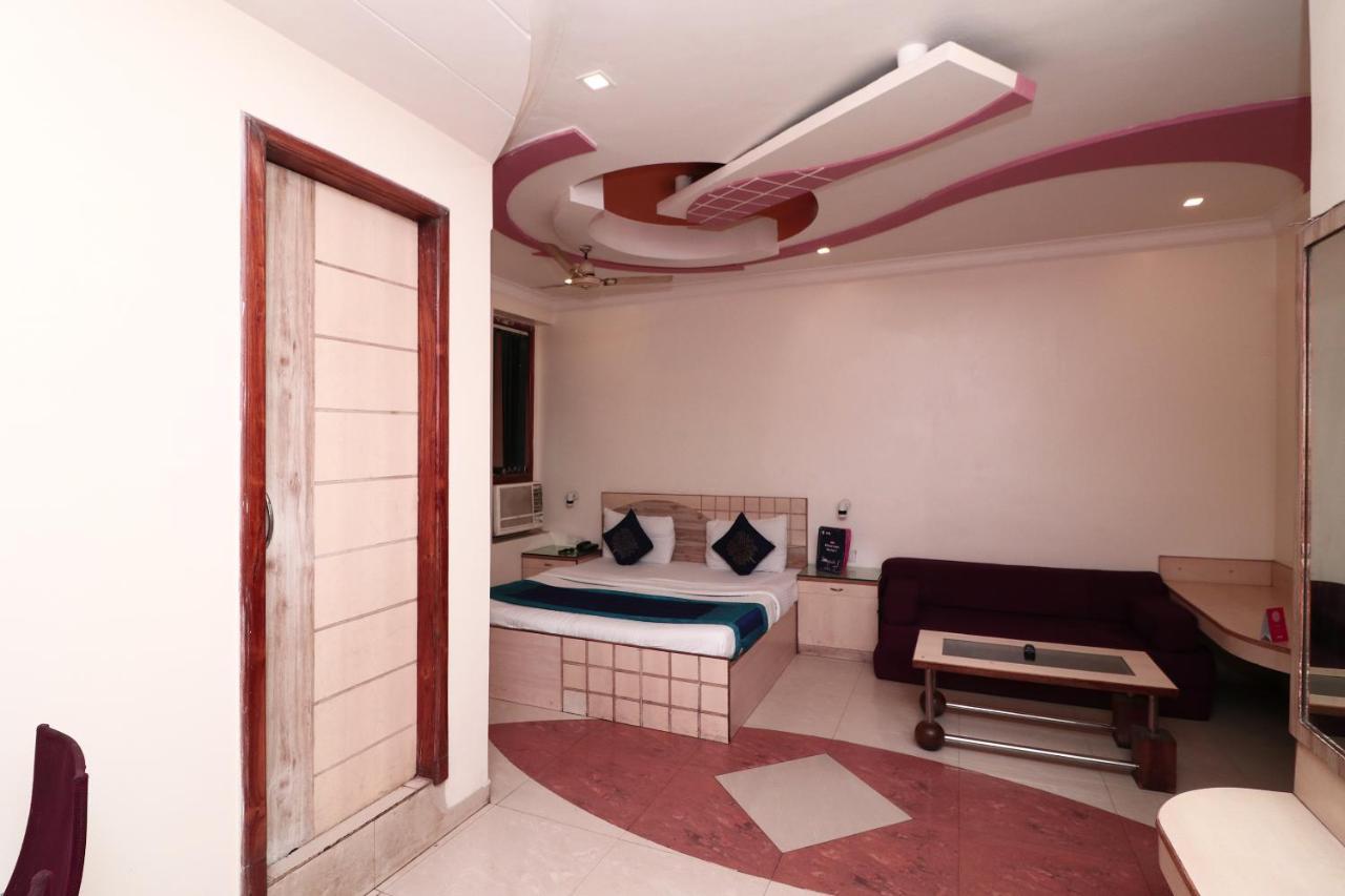 Hotel Deep Kanpur Esterno foto