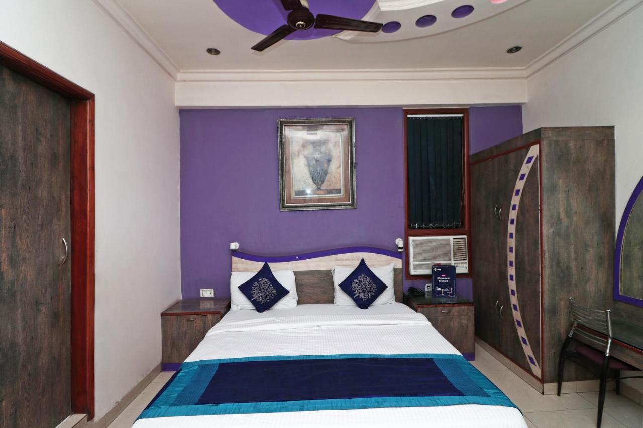 Hotel Deep Kanpur Esterno foto