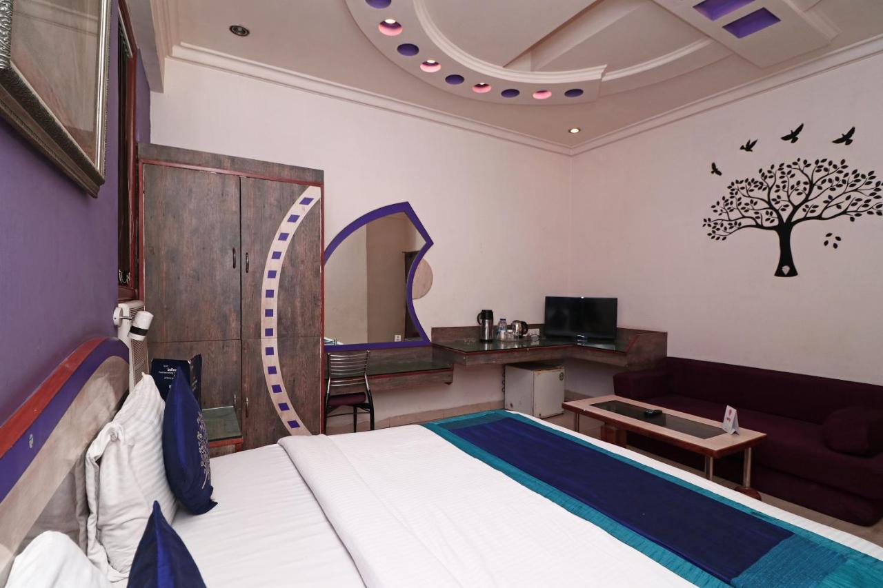 Hotel Deep Kanpur Esterno foto