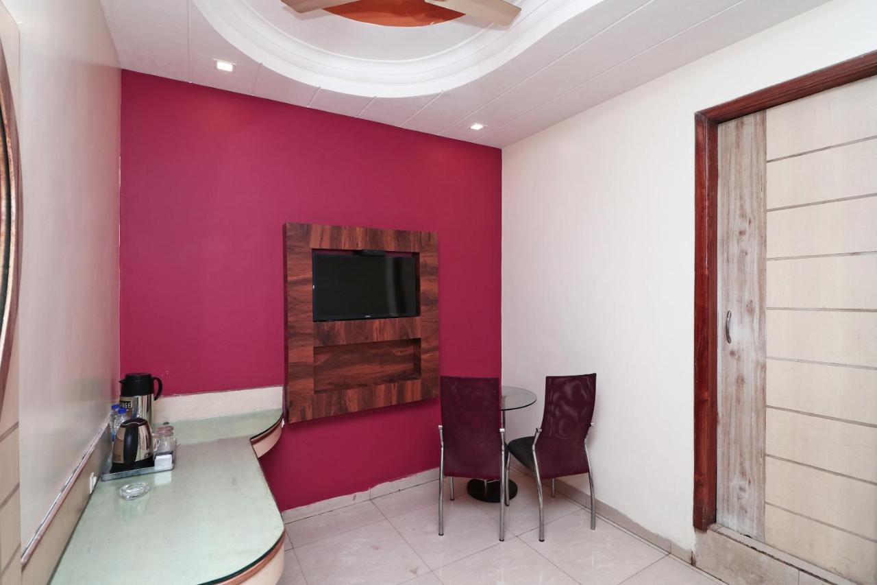 Hotel Deep Kanpur Esterno foto