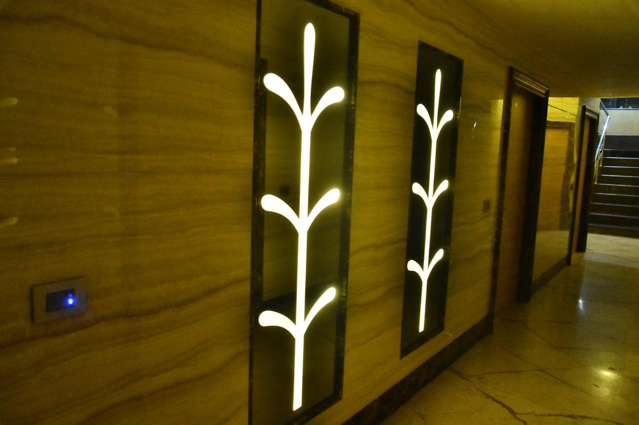 Hotel Deep Kanpur Esterno foto