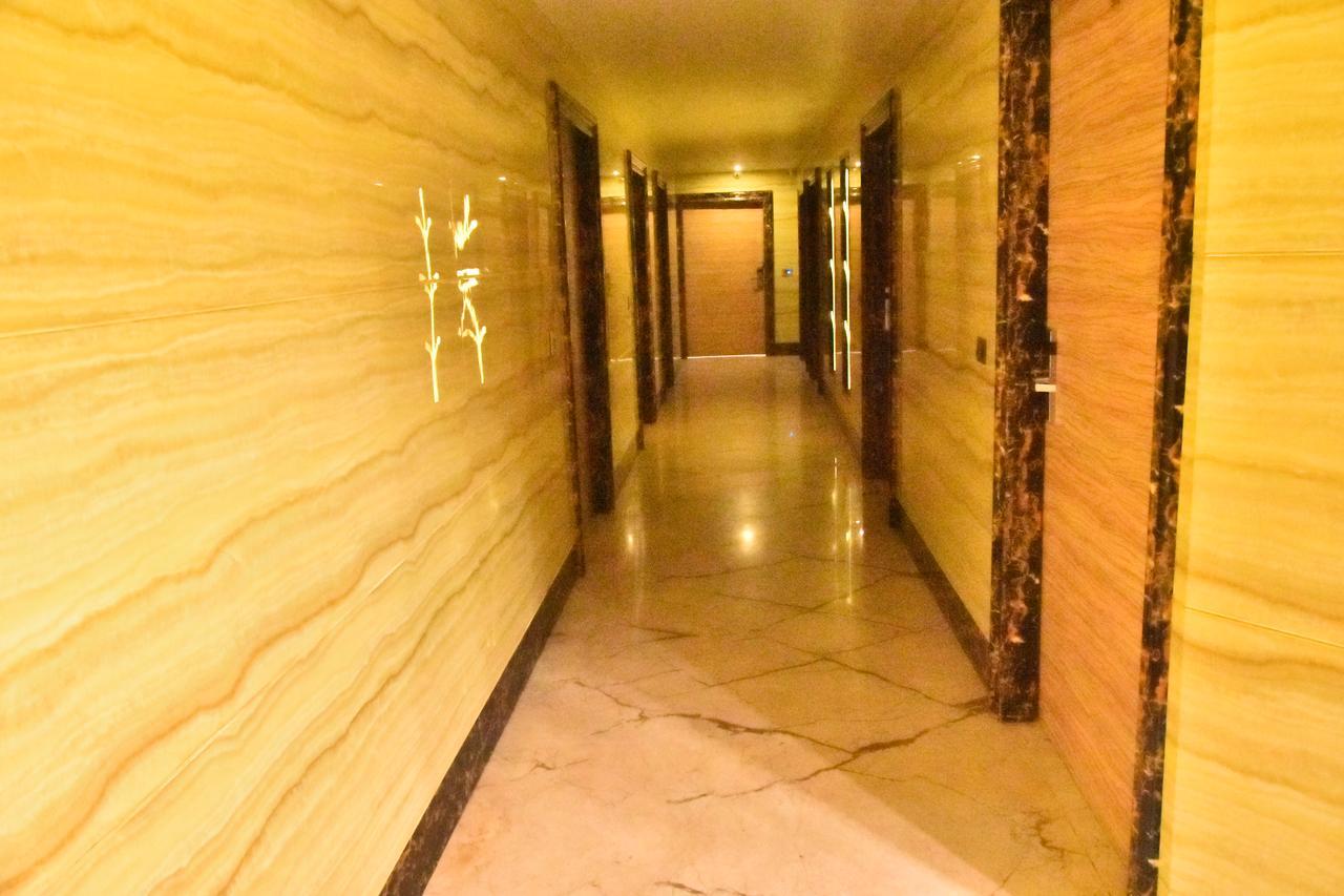 Hotel Deep Kanpur Esterno foto