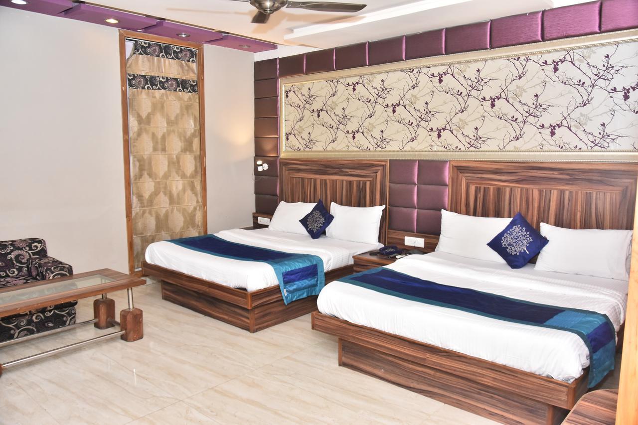 Hotel Deep Kanpur Esterno foto