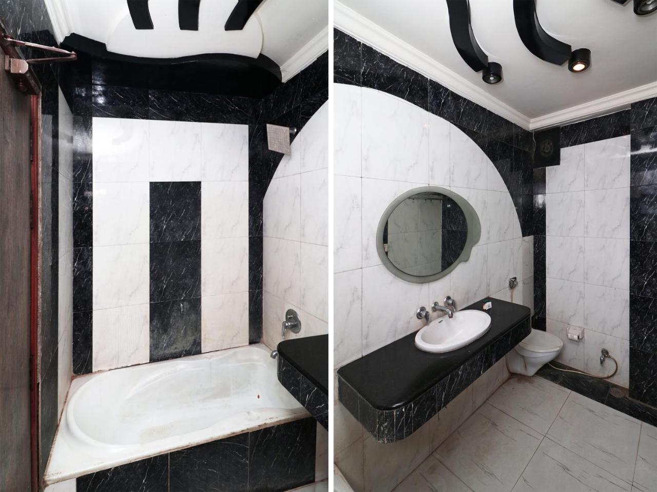 Hotel Deep Kanpur Esterno foto