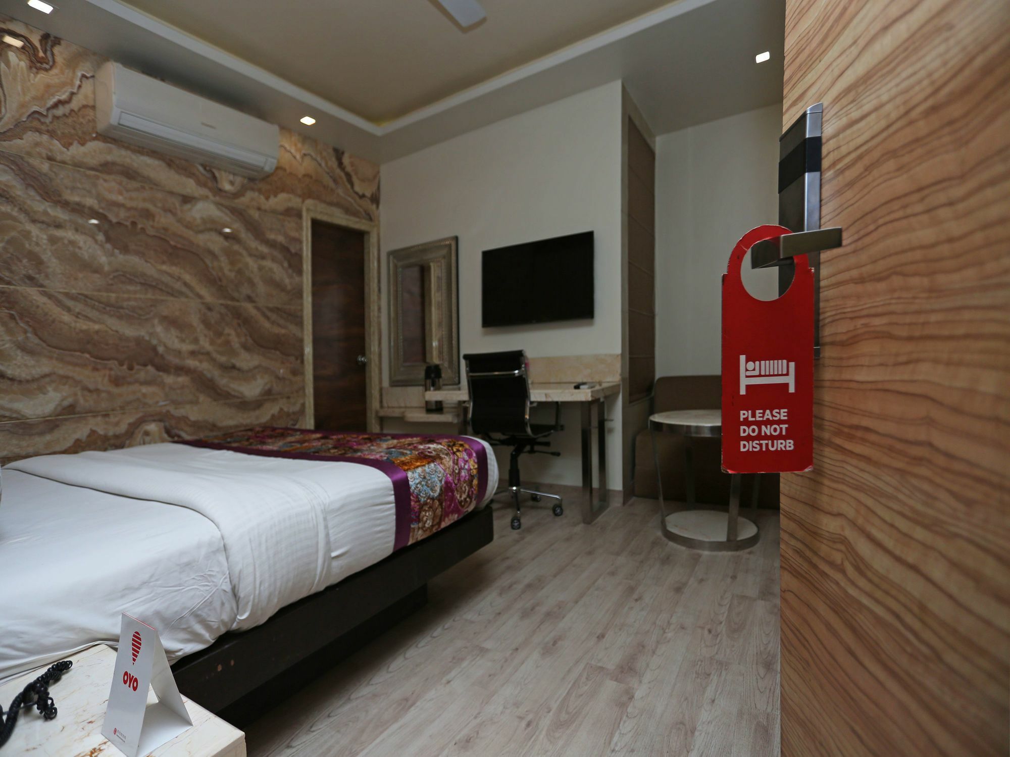 Hotel Deep Kanpur Esterno foto