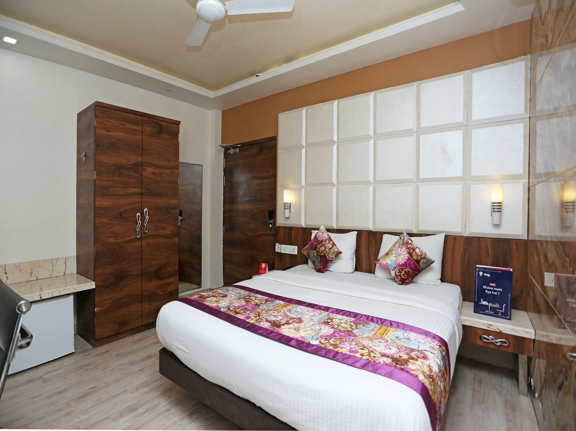 Hotel Deep Kanpur Esterno foto