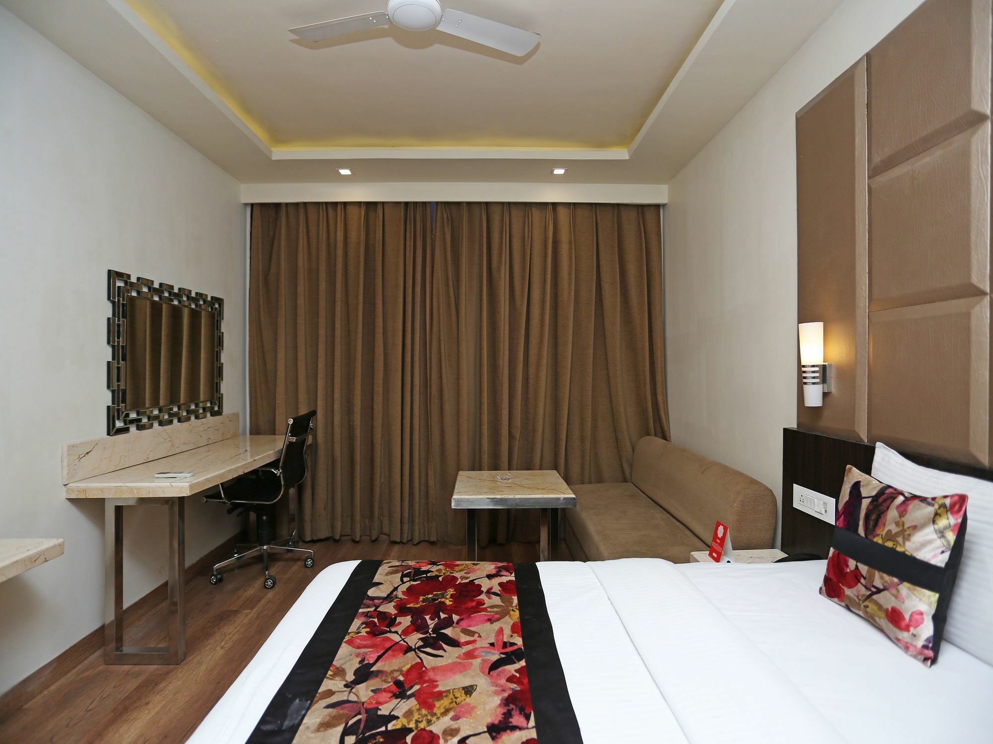 Hotel Deep Kanpur Esterno foto
