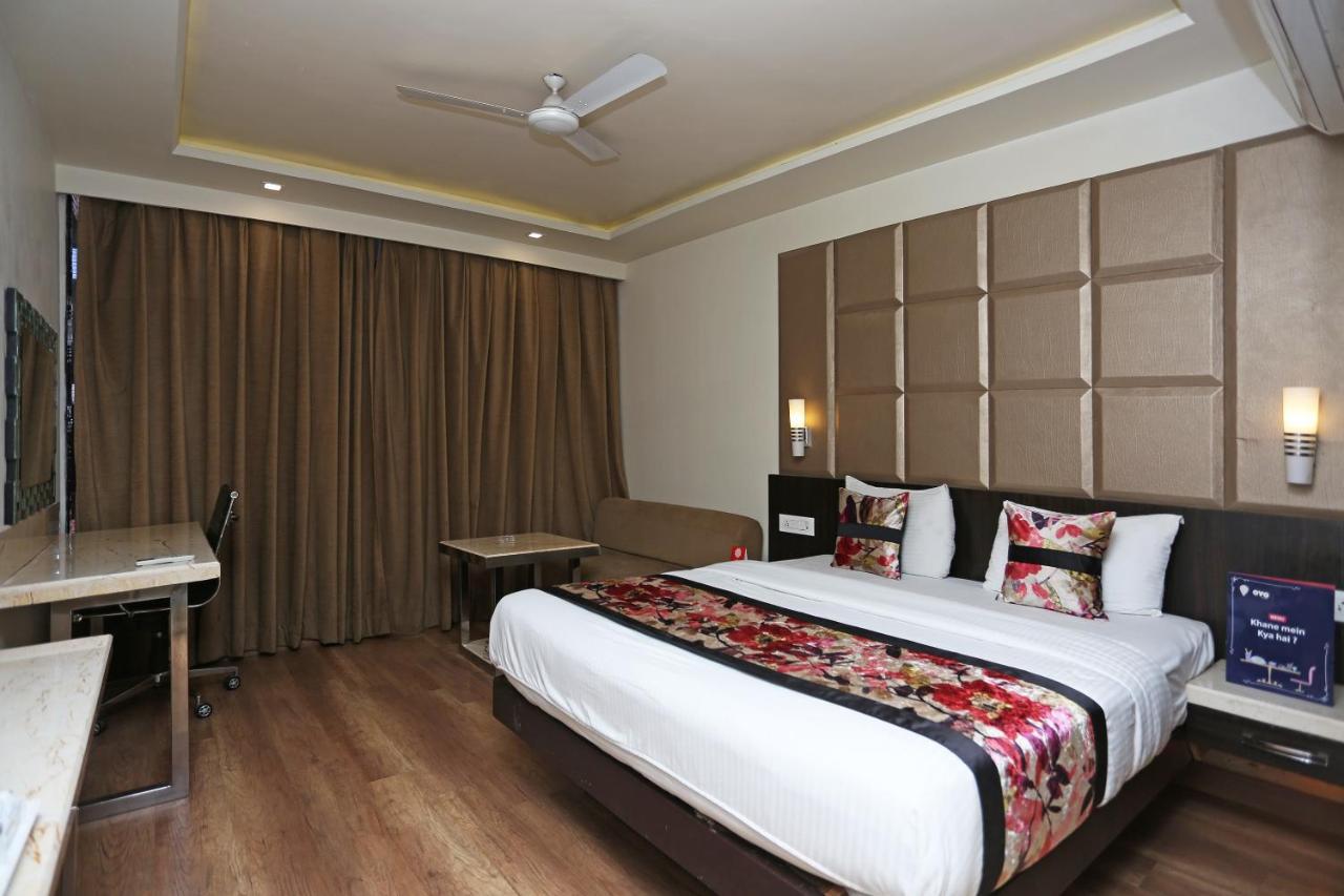 Hotel Deep Kanpur Esterno foto