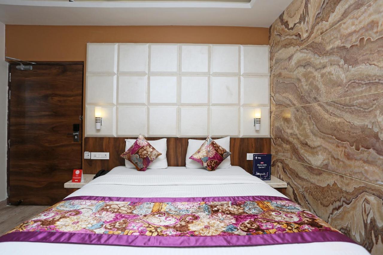 Hotel Deep Kanpur Esterno foto