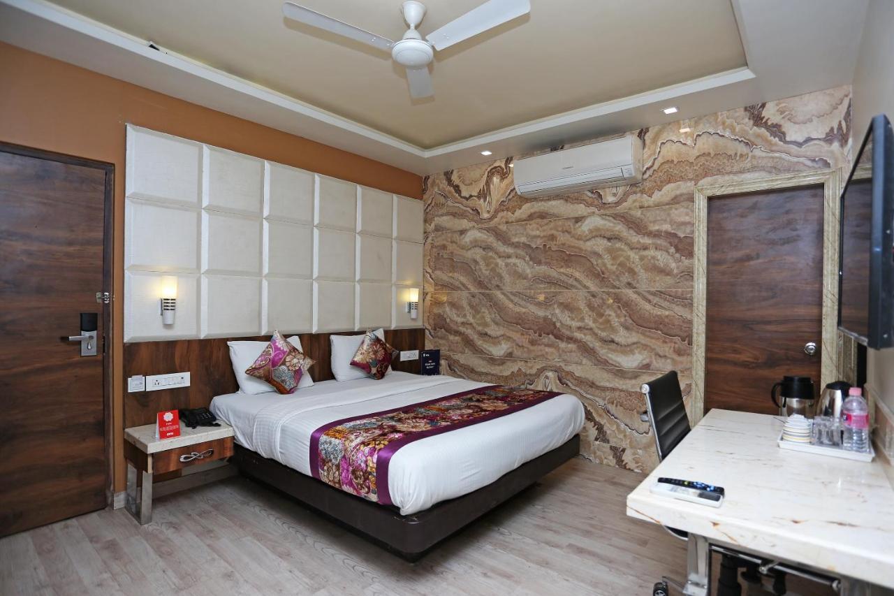 Hotel Deep Kanpur Esterno foto